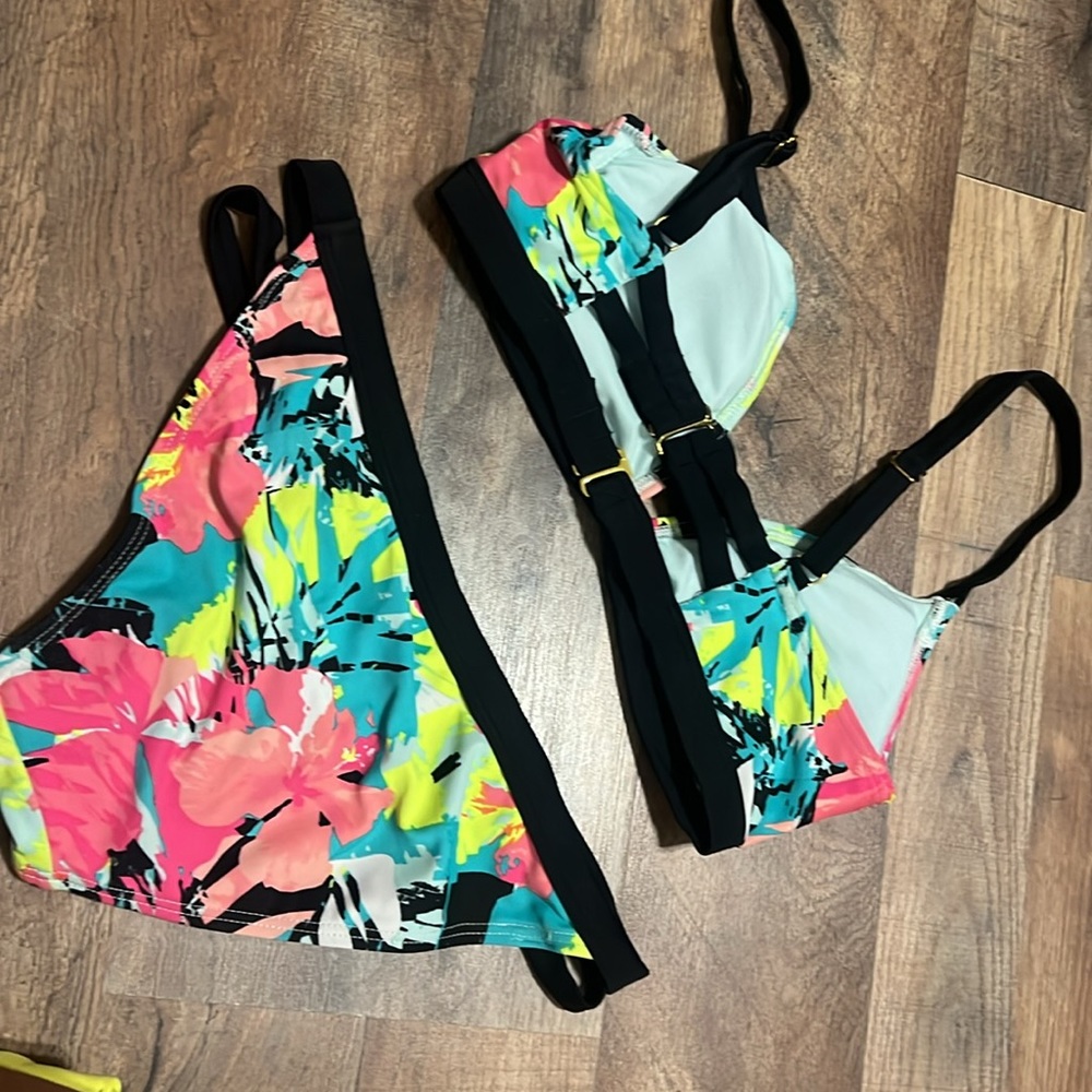 Colorful bikini - Picture 2 of 2